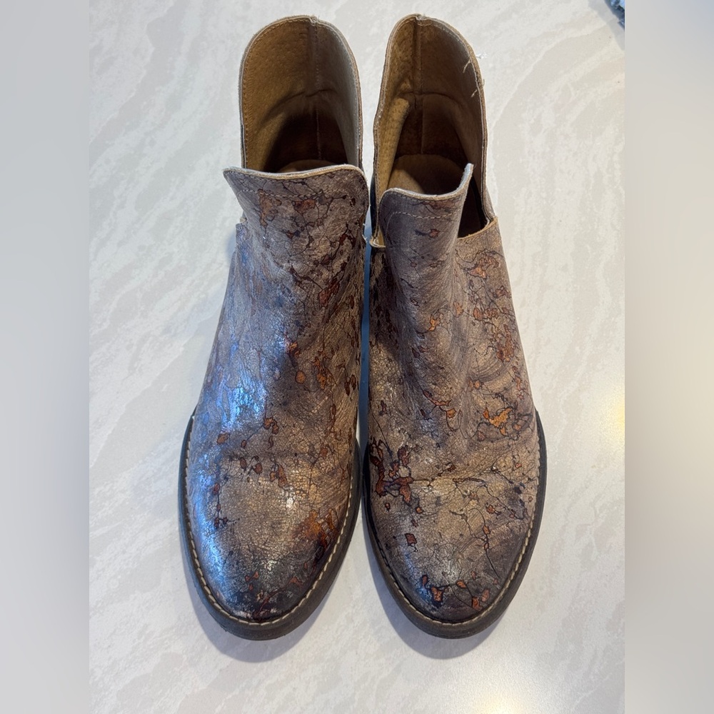 Elegant Marble-Effect Ankle Boots